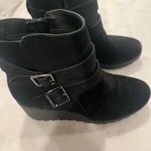 Giani Bernini Black leather Suede memory foam wedge Boots